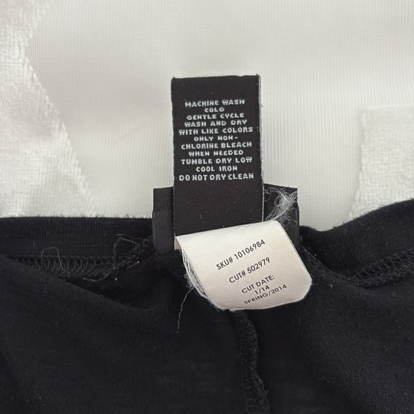 Torrid Black Short Sleeve Tee. Tiers in Front/Back w/Textured Dots. Size 2=18/20 - Picture 6 of 8